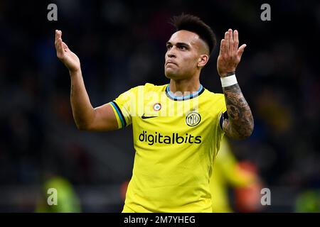 Milano, Italia. 10 gennaio 2023. Lautaro Martinez del FC Internazionale festeggia durante la partita di calcio della Coppa Italia tra FC Internazionale e Parma Calcio. Credit: Nicolò campo/Alamy Live News Foto Stock