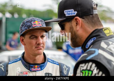 I piloti di stunt Michael 'Mad Mike' Whiddett e Ken Block al Goodwood Festival of Speed 2016, Regno Unito. Red Bull e Ford Hoonigan sponsorizzati driver Foto Stock