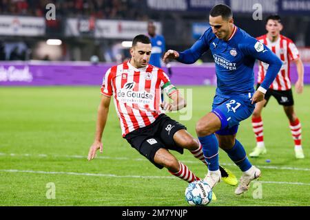 10-01-2023: Sport: Sparta contro PSV (KNVB beker) ROTTERDAM, PAESI BASSI - GENNAIO 10: Anwar El Ghazi (PSV Eindhoven) e Adel Auassar (Sparta Rotterdam) Foto Stock