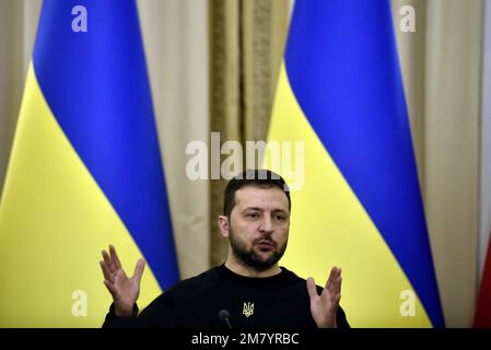 LEOPOLI, UCRAINA - 11 GENNAIO 2023 - il Presidente dell'Ucraina Volodymyr Zelenskyy partecipa a una conferenza stampa in seguito al vertice del Triangolo di Lublino del 2nd a Leopoli, Ucraina occidentale. Foto Stock