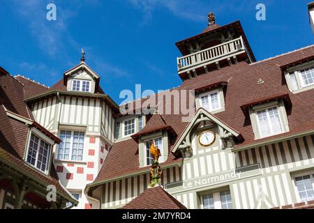 FACCIATA DELL'HOTEL BARRIERE LE NORMANDY A DEAUVILLE, HOTEL DI LUSSO, HOTEL 5 STELLE, CALVADOS, NORMANDIA, FRANCIA Foto Stock