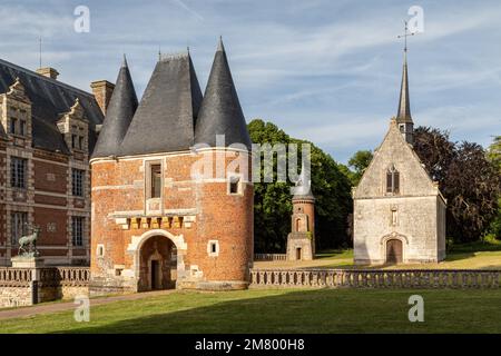 IL 16TH ° SECOLO CHATEAU DE CHAMBRAY, ELENCATO COME UN MONUMENTO STORICO FRANCESE, OSPITA LA SCUOLA AGRICOLA, MESNIL-SUR-ITON, EURE, NORMANDIA, FRANCIA Foto Stock