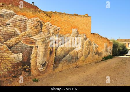 Graffiti creativi dedicati al festival di murales e arte rurale a Penelles, Lleida, Catalogna, Spagna Foto Stock