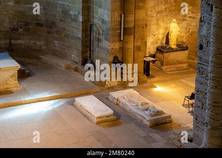 ALL'INTERNO DELLA CATTEDRALE DI MAGUELONE, RESTAURATA CHIESA DELL'ISOLA, VILLENEUVE-LES MAGUELONE, HERAULT, OCCITANIE, FRANCIA Foto Stock