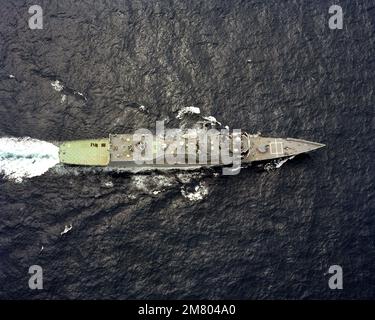 Una vista dall'alto della fregata missilistica guidata USS WADSWORTH (FFG 9) in corso. Paese: Sconosciuto Foto Stock