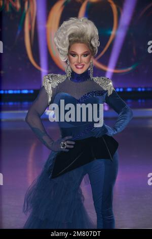 Hemel Hempstead, Regno Unito. 11 gennaio 2023. La Vivienne ha raffigurato ad un Photocall per la nuova serie di Dancing on Ice tenutasi presso gli ITV Studios. Credit: Alan D West/EMPICS/Alamy Live News Foto Stock