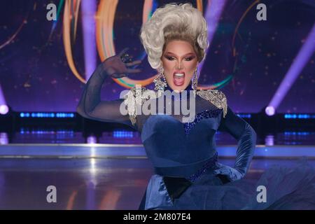 Hemel Hempstead, Regno Unito. 11 gennaio 2023. La Vivienne ha raffigurato ad un Photocall per la nuova serie di Dancing on Ice tenutasi presso gli ITV Studios. Credit: Alan D West/EMPICS/Alamy Live News Foto Stock