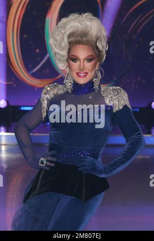 Hemel Hempstead, Regno Unito. 11 gennaio 2023. La Vivienne ha raffigurato ad un Photocall per la nuova serie di Dancing on Ice tenutasi presso gli ITV Studios. Credit: Alan D West/EMPICS/Alamy Live News Foto Stock