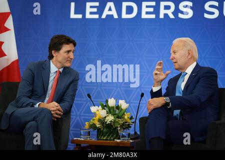 Il presidente DEGLI STATI UNITI Joe Biden (R) incontra il primo ministro canadese Justin Trudeauon (L) a margine del vertice dei leader nordamericani del 10th al Palazzo Nazionale di Città del Messico, il 10 gennaio 2023. Foto dell'ufficio stampa canadese PM / UPI Foto Stock