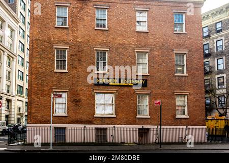 Northern Dispensary, una clinica medica gratuita fondata nel 1827 su Christopher Street e Waverly Place a Greenwich Village, New York City, NY, USA Foto Stock