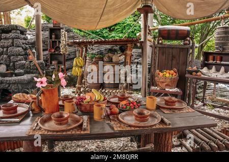 Il tavolo con cibo al Robinson Crusoe Tree a Disneyland a Parigi, Francia Foto Stock