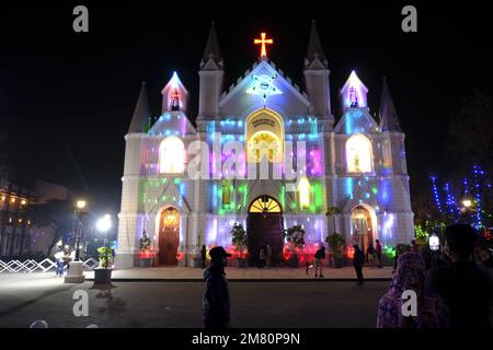 24 dicembre 2022, Chiesa di San Pietro nei giorni di natale a Pune Maharashtra, la Cattedrale di 160 anni è stata la colonna portante della comunità cattolica Foto Stock