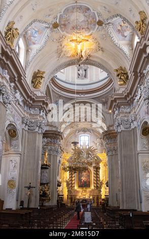 Chiesa di Sant'Anna, interni di Cracovia; un esempio del 14th ° secolo di chiese ornate di architettura barocca; Città Vecchia di Cracovia, Cracovia Polonia Foto Stock