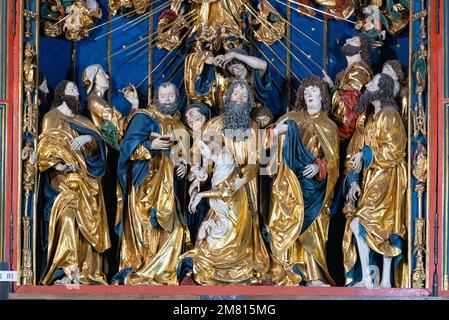 Chiesa di San Marys Cracovia interno; opere d'arte religiose medievali dei reredos e altare, all'interno della Basilica di San Marys, Cracovia Città Vecchia, Cracovia Polonia Europa Foto Stock