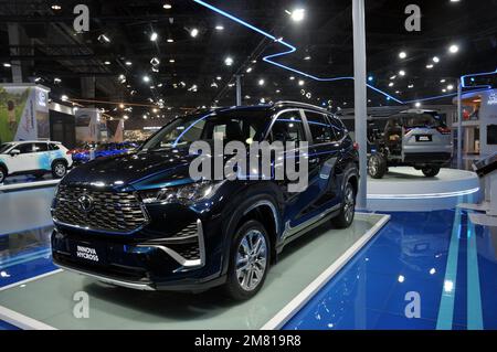 Gennaio 12, 2023, Greater Noida Uttar Pradesh, Utttar Pradesh, India: Toyota Innova Hycross Car showing in Auto Expo 2023, Open for Public dal 13 Gen al 18 Gen 2023, (Credit Image: © Ravi Batra/ZUMA Press Wire) SOLO USO EDITORIALE! Non per USO commerciale! Foto Stock