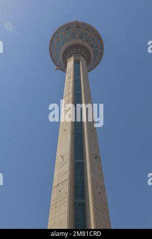 Milad Tower a Teheran, capitale dell'Iran. Foto Stock