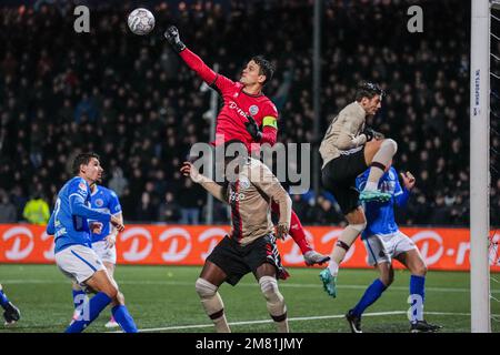 DEN BOSCH, PAESI BASSI - GENNAIO 11: Portiere Wouter van der Steen del FC Den Bosch, Calvin Bassey di Ajax durante la partita olandese Toto KNVB Cup Round 2 tra il FC Den Bosch e l'Ajax allo Stadion de Vliert il 11 gennaio 2023 a Den Bosch, Paesi Bassi (Foto di Rene Nijhuis/Orange Pictures) Foto Stock