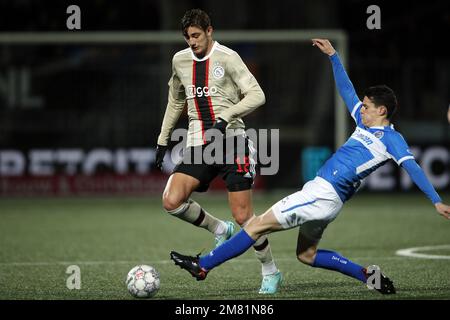 DEN BOSCH - (lr) Lorenzo Lucca di Ajax, Stan Maas del FC Den Bosch durante il 2nd° round della Toto KNVB Cup tra FC Den Bosch e Ajax allo Stadion De Vliert il 11 gennaio 2023 a Den Bosch, Paesi Bassi. ANP BART STOUTJESDYK Foto Stock