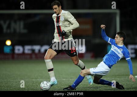 DEN BOSCH - (lr) Lorenzo Lucca di Ajax, Stan Maas del FC Den Bosch durante il 2nd° round della Toto KNVB Cup tra FC Den Bosch e Ajax allo Stadion De Vliert il 11 gennaio 2023 a Den Bosch, Paesi Bassi. ANP BART STOUTJESDYK Foto Stock