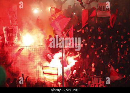 DEN BOSCH - Supporters durante il 2nd° round della Toto KNVB Cup tra FC Den Bosch e Ajax allo Stadion De Vliert il 11 gennaio 2023 a Den Bosch, Paesi Bassi. ANP BART STOUTJESDYK Foto Stock