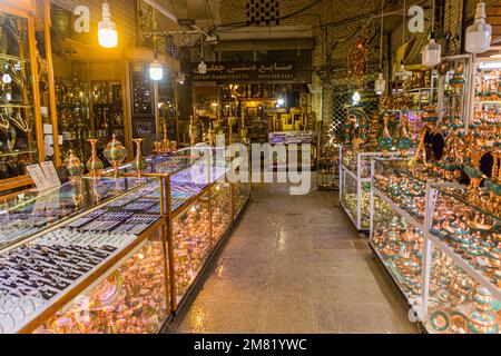 ISFAHAN, IRAN - 9 LUGLIO 2019: Vista del Bazaar (mercato) a Isfahan, Iran Foto Stock