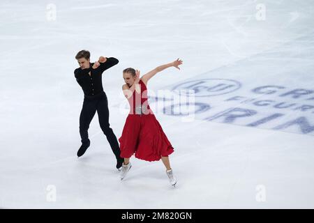 Katerina Mrazkova e Daniel Mrazek (CZE) si esibiscono durante la Junior Ice Dance - Rhythm Dance della ISU Grand Prix of Figure Skating Final Torino a Palavela gli atleti della categoria Senior Pairs si sfidano nella Ice Dance – Rhythm Dance durante la terza giornata della ISU Grand Finale Prix a Torino di Palavela. I migliori atleti si incontrano per il più importante circuito internazionale del mondo. Foto Stock