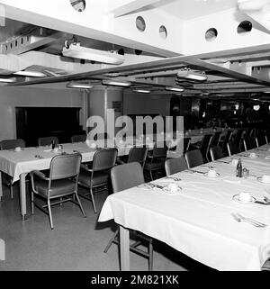 Zona pranzo ufficiale a bordo della nave da guerra USS IOWA (BB 61. Base: Pascagoula Stato: Mississippi (MS) Paese: Stati Uniti d'America (USA) Foto Stock
