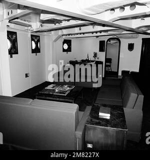 Sala di guardia degli ufficiali a bordo della nave da guerra USS IOWA (BB 61). Base: Pascagoula Stato: Mississippi (MS) Paese: Stati Uniti d'America (USA) Foto Stock