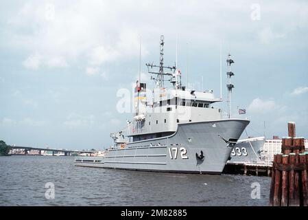 Una vista a dritta della flotta di classe Powtahan Tug USNS APACHE (T-ATF-172) ormeggiato al molo #1 del Navy Yard. L'APACHE è assegnato al comando militare Sealift. Base: Washington Navy Yard Stato: District of Columbia (DC) Paese: Stati Uniti d'America (USA) Foto Stock