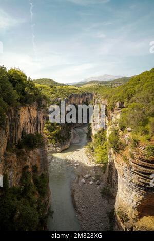 Canyon di Osumi nell'Albania meridionale preso nel maggio 2022 Foto Stock