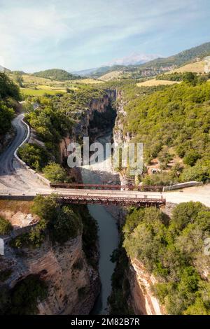 Canyon di Osumi nell'Albania meridionale preso nel maggio 2022 Foto Stock