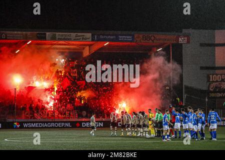 DEN BOSCH - Fuochi d'artificio nella sezione away durante il 2nd° round della Toto KNVB Cup tra FC Den Bosch e Ajax allo Stadion De Vliert il 11 gennaio 2023 a Den Bosch, Paesi Bassi. ANP BART STOUTJESDYK Foto Stock