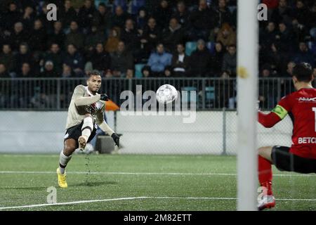 DEN BOSCH - (lr) Owen Wijndal di Ajax, portiere di FC Den Bosch Wouter van der Steen durante il 2nd° round della Toto KNVB Cup tra FC Den Bosch e Ajax allo Stadion De Vliert il 11 gennaio 2023 a Den Bosch, Paesi Bassi. ANP BART STOUTJESDYK Foto Stock