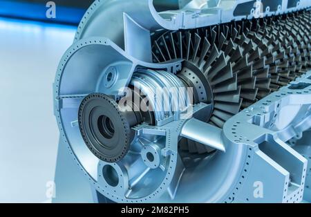 Modello di motore a turbina con sezione longitudinale per lo studio della disposizione delle pale e delle camere di combustione Foto Stock