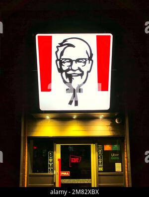 Ingresso principale KFC Kentucky Fried Chicken il colonnello logo Saunders Foto Stock