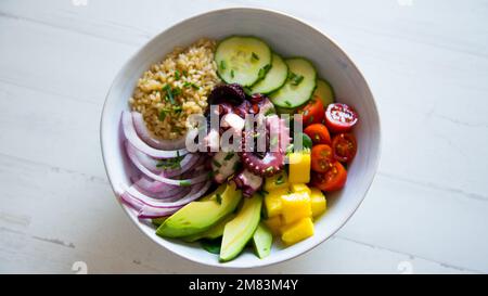 Polpo. Poke e' un'insalata servita come antipasto o portata principale in cucina Hawaiiana Foto Stock