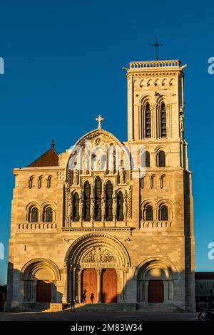 BASILICA DI SANTA MARIA MADDALENA, VEZELAY, (89) YONNE, BOURGUNDY, FRANCIA Foto Stock