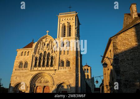 BASILICA DI SANTA MARIA MADDALENA, VEZELAY, (89) YONNE, BOURGUNDY, FRANCIA Foto Stock