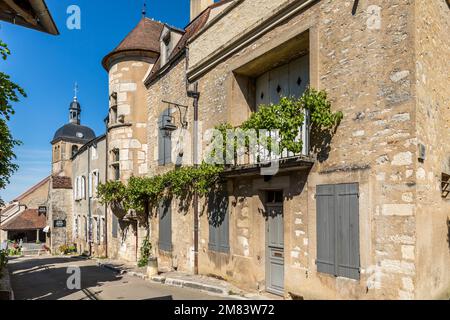 VILLAGGIO E COLLINA ETERNA DI VEZELAY, (89) YONNE, BOURGUNDY, FRANCIA Foto Stock