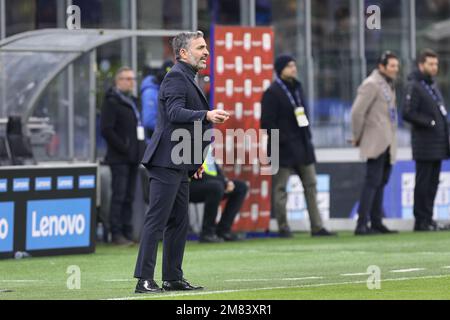 Milano, Italia. 10th Jan, 2023. Italia, Milano, 10 2023 gennaio: Fabio Pecchia (direttore Parma) dà consigli dalla panchina nel primo tempo durante la partita di calcio FC INTER vs PARMA, last16 Coppa Italia 2022-2023 stadio San Siro (Credit Image: © Fabrizio Andrea Bertani/Pacific Press via ZUMA Press Wire) SOLO PER USO EDITORIALE! Non per USO commerciale! Foto Stock