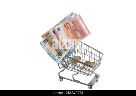 Einkaufswagen wie im Supermarkt, hier mit Euroseinen oder Kleingeld gefüllt. Symbolbild, freigestellt. Foto Stock