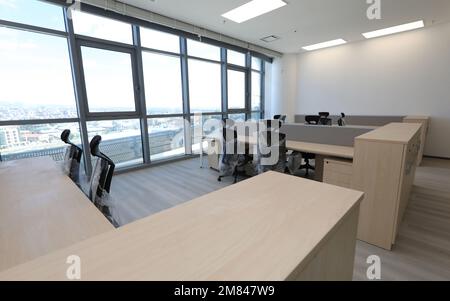 Addis Abeba. 8th Jan, 2023. Questa foto scattata il 8 gennaio 2023 mostra un ufficio all'interno della sede centrale dell'Africa Centers for Disease Control and Prevention (Africa CDC) ad Addis Abeba, Etiopia. Mercoledì si è tenuta una cerimonia che segna il completamento del progetto di quartier generale del CDC Africa assistita dalla Cina nel sobborgo meridionale di Addis Abeba. Credit: Dong Jianghui/Xinhua/Alamy Live News Foto Stock