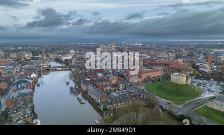 Il fiume Ouse a York ha fatto esplodere le sue banche inondando gli edifici nel centro di York, York, Regno Unito. 12th Jan, 2023. (Foto di Mark Cosgrove/News Images) a York, Regno Unito, il 1/12/2023. (Foto di Mark Cosgrove/News Images/Sipa USA) Credit: Sipa USA/Alamy Live News Foto Stock