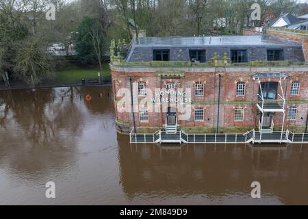 Il fiume Ouse a York ha fatto esplodere le sue banche inondando gli edifici nel centro di York, York, Regno Unito. 12th Jan, 2023. (Foto di Mark Cosgrove/News Images) a York, Regno Unito, il 1/12/2023. (Foto di Mark Cosgrove/News Images/Sipa USA) Credit: Sipa USA/Alamy Live News Foto Stock