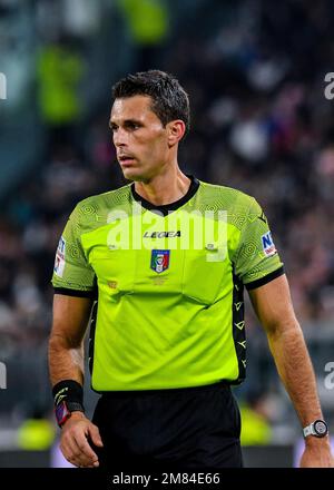 L'arbitro Matteo Marchetti ha visto durante la Serie Una partita del 2022/23 tra Juventus FC e Udinese Calcio allo Stadio Allianz il 07 gennaio 2023 a Torino Foto Stock