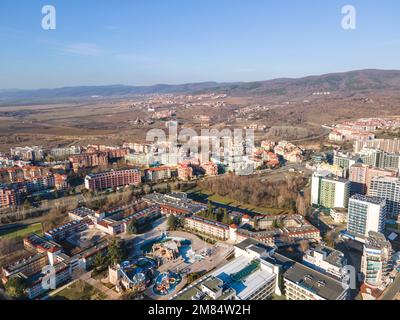 SUNNY BEACH, BULGARIA - 26 DICEMBRE 2022: Incredibile vista aerea del resort di Sunny Beach, Burgas Regione, Bulgaria Foto Stock