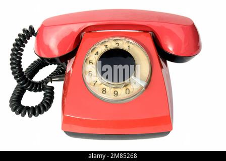 Un vecchio telefono rosso isolato su bianco Foto Stock