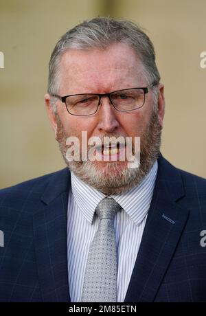 Doug Beattie, leader dell'UUP, parla con i media allo Stormont Hotel di Belfast, a seguito di un incontro con Taoiseach Leo Varadkar che sta tenendo colloqui con i rappresentanti dei cinque partiti politici di Stormont. Data immagine: Giovedì 12 gennaio 2023. Foto Stock