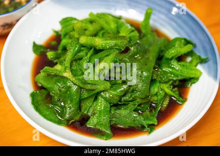 Un piatto di erba ghiacciata fresca e croccante Foto Stock