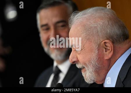 DF - Brasilia - 01/12/2023 - BRASILIA, COLAZIONE CON IL PRESIDENTE - il Presidente del Brasile, Luiz Inacio Lula da Silva, partecipa a una colazione con i giornalisti al Palazzo Planalto di Brasilia, 12 gennaio 2023 Foto: Mateus Bonomi/AGIF/Sipa USA Foto Stock